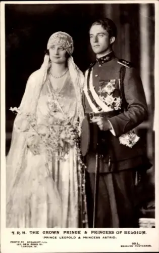 Ak König Leopold III. von Belgien, Astrid von Schweden, Hochzeitsporträt