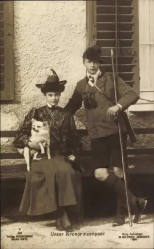 Ak Kronprinz Wilhelm von Preußen in Jagdmontur, Kronprinzessin Cecilie von Preußen, Spitz