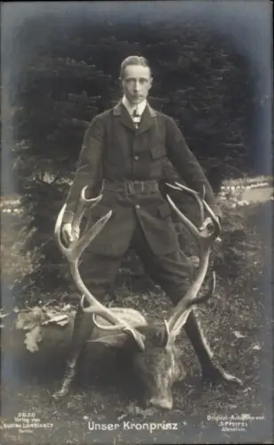 Ak Kronprinz Wilhelm von Preußen auf der Jagd, Portrait mit erlegtem Hirsch, Liersch 2830