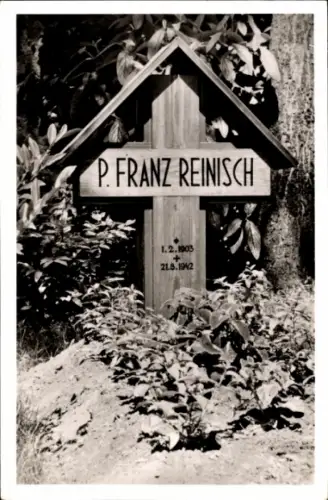 Ak Schönstatt Vallendar am Rhein, An den Heldengräbern, P. Franz Reinisch