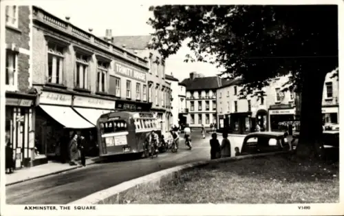 Ak Axminster Devon England, Trinity House,  The Square, Bus, Menschen, Autos