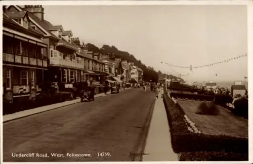 Ak Felixstowe Suffolk England, Untercliff Road, West,  Straßenansicht, Menschen, Autos