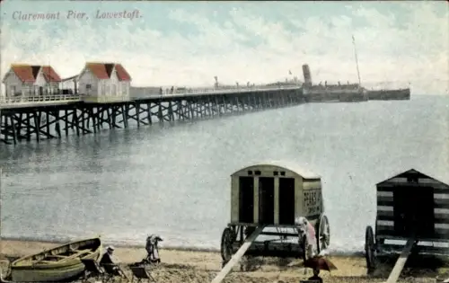 Ak Lowestoft Suffolk England, Claremont Pier,  Strand, Boote, Strandkarren