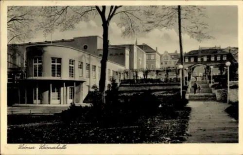 Ak Weimar in Thüringen, Goethe, Weimarhalle, Parkanlage, Spaziergänger, Schwarz-Weiß-Foto