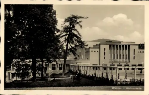 Ak Weimar in Thüringen, Weimarhalle, Bäume, Wolken, 