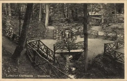 Ak Eberswalde in der Mark, Luftkurort  Wasserfall, Brücke, Waldlandschaft