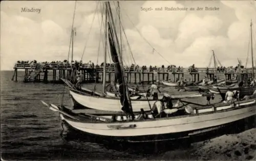Ak Międzyzdroje Ostseebad Misdroy Pommern, Segelboote, Ruderboote, Brücke, Wasser, Menschen