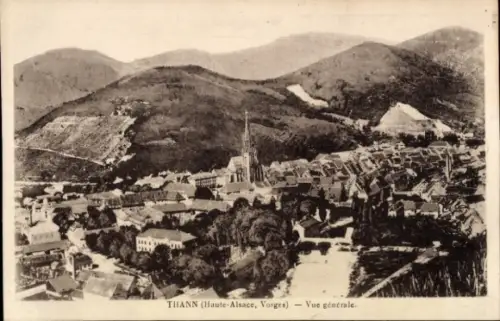 Ak Thann Elsass Haut Rhin, THANN, Vue générale, Berge, Fluss, Häuser, Kirche