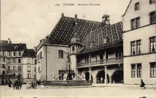 Ak Colmar Kolmar Elsass Haut Rhin, Brunnen, Gebäude, Uhr,  alte Zollgebäude