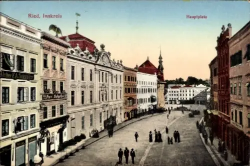 Ak Ried im Innkreis Oberösterreich,  Hauptplatz, Atelier &.A.Schwaiger, Menschen auf der Straße