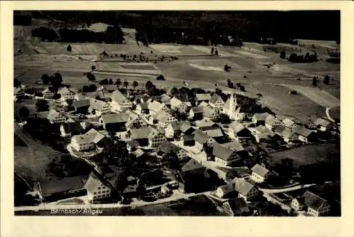 Ak Kempten im Allgäu Schwaben, Luftaufnahme von  viele Häuser, Kirche, ländliche Umgebung