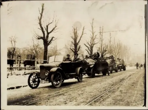 Foto Autos, Straße, Bahnschienen