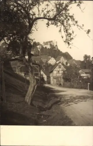 Foto Ak Egloffstein Fränkische Schweiz, Häuser, Straße