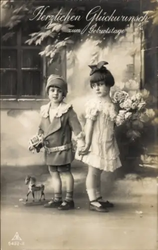 Ak Glückwunsch Geburtstag, Kinder mit Rosen