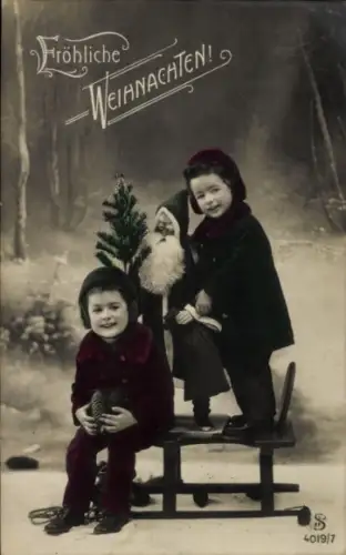 Ak Frohe Weihnachten, Kinder beim Schlittenfahren, Tannenbaum, Weihnachtsmann
