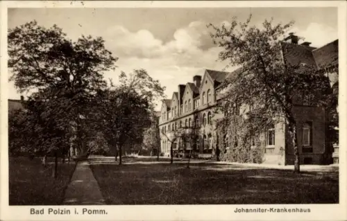 Ak Polczyn Zdrój Bad Polzin Pommern, Johanniter-Krankenhaus,  Bäume, Weg