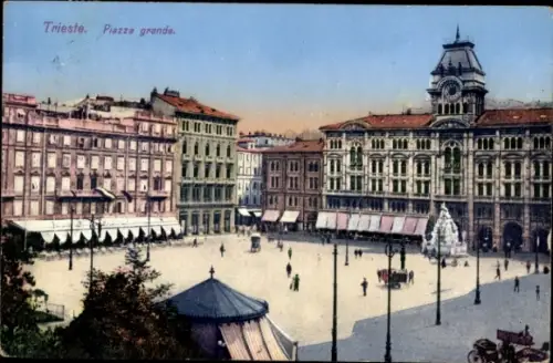 Ak Triest Trieste Friuli Venezia Giulia,  Piazza grande, Menschen, Gebäude, Straßenbahn