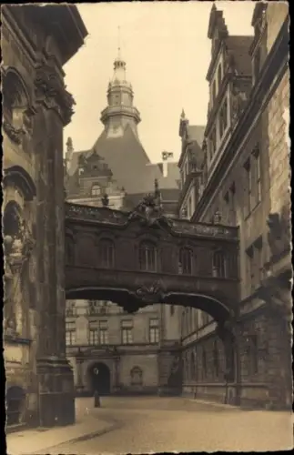 Foto Ak Dresden, Schloss und Übergang zur Kathedrale 