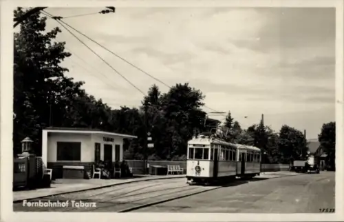 Ak Tabarz im Thüringer Wald, Tram am Fernbahnhof  Station, Bäume, Signale