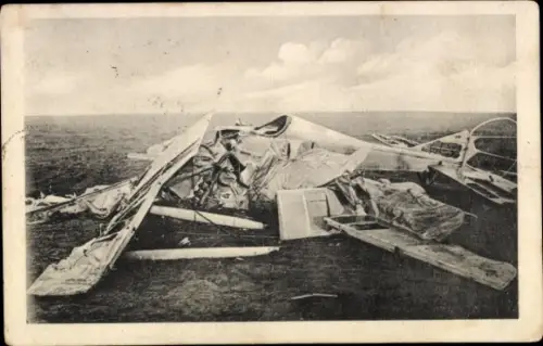 Ak Zerschossenes Flugzeug, Militärflugzeug, Kriegsbeute