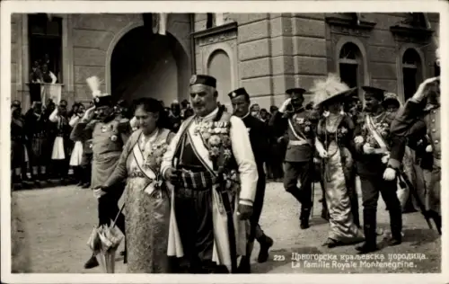 CPA La famille Royale Montenegrine