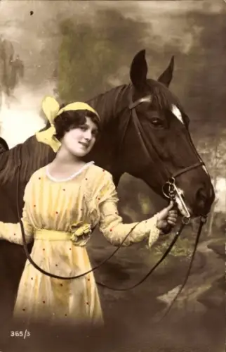 Ak Frau mit Pferd, Portrait