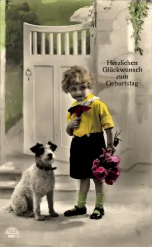 Ak Glückwunsch Geburtstag, Junge mit Blumenstrauß, Hund