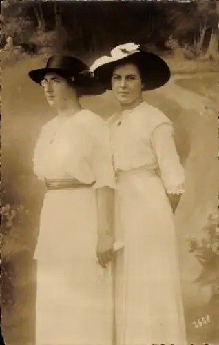 Ak Zwei Frauen mit Hut, Portrait