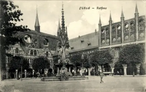 Ak Hansestadt Lübeck, Lübeck Rathaus, Brunnen, Bäume,  Gebäude