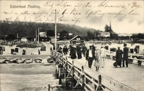 Ak Międzyzdroje Ostseebad Misdroy Pommern, Ostseebad  Strandpromenade, Spaziergänger, Boote,  