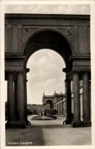 Ak Potsdam Sanssouci, Potsdam Orangerie, Säulen, Bogen, Garten, Architektur
