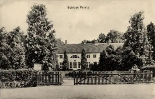 Ak Paretz Ketzin an der Havel, Schloss  Eingangsbereich, Bäume, Zaun