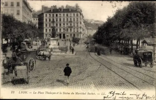 Ak Lyon Rhône,  Platz Tholozan, Statue des Maréchal Suchet, Straßenansicht, Kutschen
