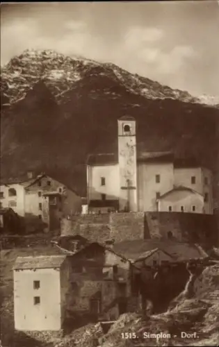 Ak Simplon Kanton Wallis, Schneebedeckte Berge, Dorfansicht, Kirche,  Gebäude