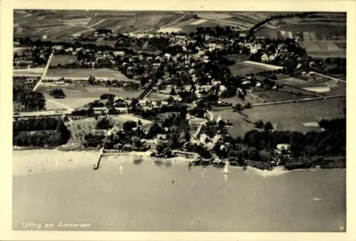 Ak Utting am Ammersee Oberbayern, Luftaufnahme von Utting, Ammersee, Felder, Wasser, Boote