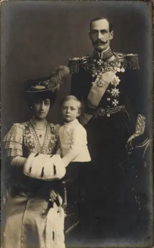 Ak König Haakon VII. von Norwegen, Königin Maud, Kronprinz Olav, Portrait