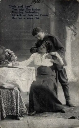 Ak Stolz und treu, deutscher Soldat mit seiner Liebsten