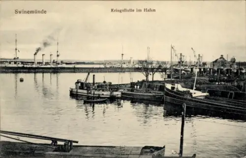 Ak Świnoujście Swinemünde Pommern, Kriegsflotte, Hafen, Kriegsschiffe