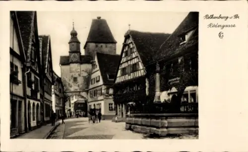 Ak Rothenburg ob der Tauber Mittelfranken, Rothenburg Dr, Rödergasse,  Gebäude, Menschen auf der 