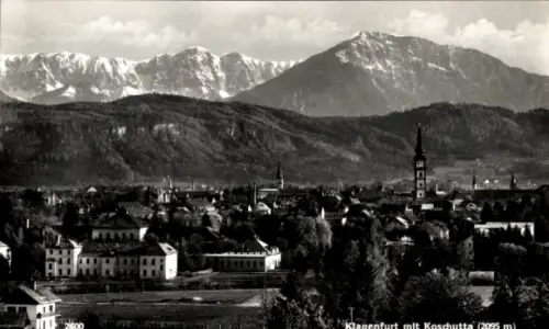 Ak Klagenfurt am Wörthersee Kärnten, Klagenfurt mit Koschutta, Berge im Hintergrund, Stadtansicht
