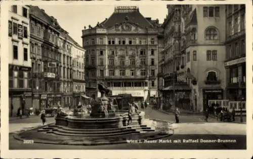 Ak Wien 1 Innere Stadt,  Neuer Markt, Raffael Donner-Brunnen,  Architektur