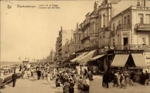 Ak Blankenberghe Blankenberge Westflandern,  Strandpromenade, Menschenmenge, Geschäfte, Hotels