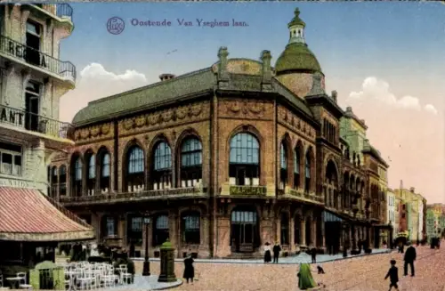Ak Oostende Ostende Westflandern, Gebäude mit Kuppel, Straßenszene, Menschen, Beschriftung MARCHA