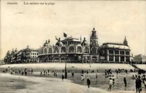 Ak Oostende Ostende Westflandern,  Kinder am Strand,  Architektur, Menschen am Strand