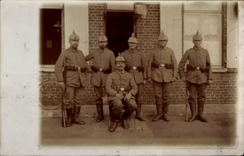 Foto Ak Deutsche Soldaten in Uniformen, Gruppenfoto