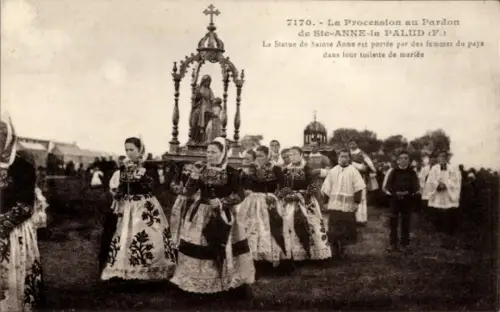 Ak Plonévez Porzay Finistere, La Procession au Pardon de Ste. Anne la Palud, Religiöse Prozession