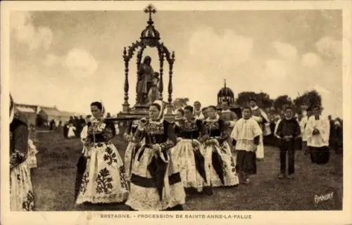 Ak Plonévez Porzay Finistere, La Procession au Pardon de Ste. Anne la Palud, Religiöse Prozession