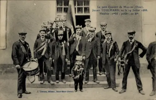 Ak Mauves-sur-Huisne Orne, Le petit Conscrit Julien Touchard, Liliputaner