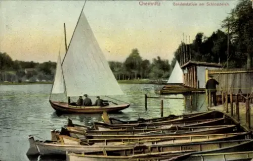 Ak Chemnitz Sachsen, Gondelstation am Schlossteich, Segelboot