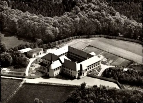 Ak Zweifall Stolberg im Rheinland, Luftaufnahme eines Klosters, umgeben von Bäumen und Feldern